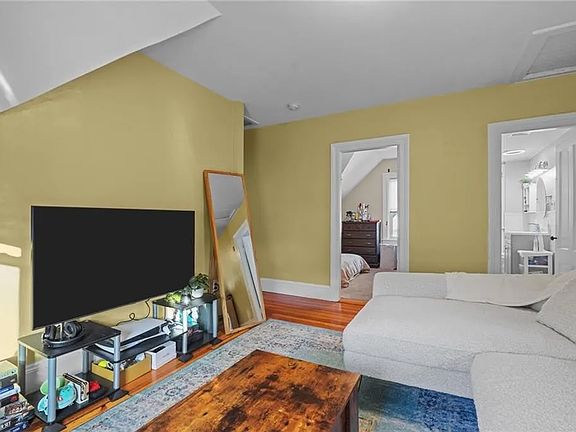 3rd image of 144 Wentworth Ave #3