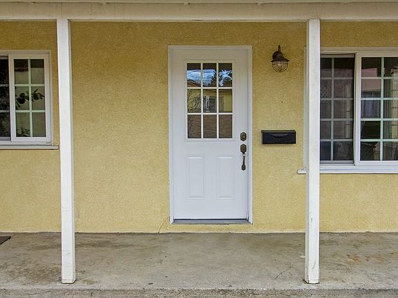 4th image of 3165 Garden Ave