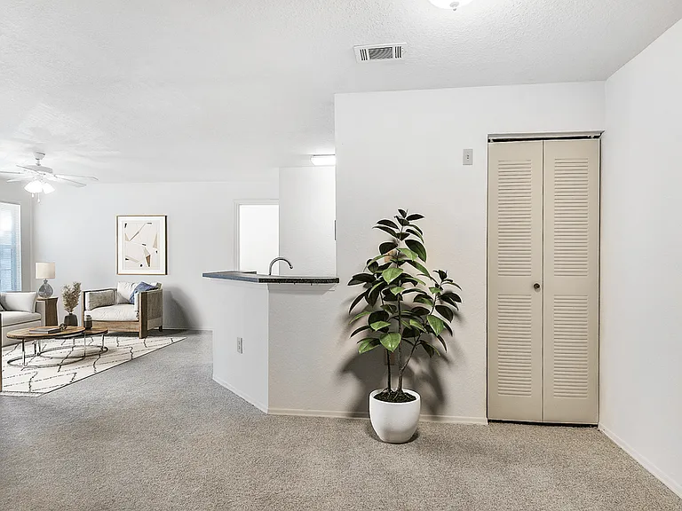 Wellington Apartments — Photo 32
