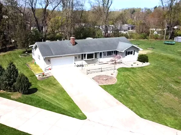 128 Country Club Dr, La Porte, IN 46350