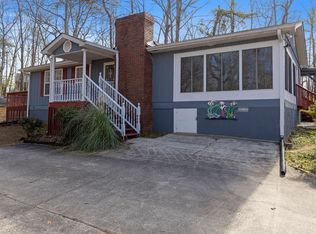 6449 Paradise Point Rd, Flowery Branch, GA 30542