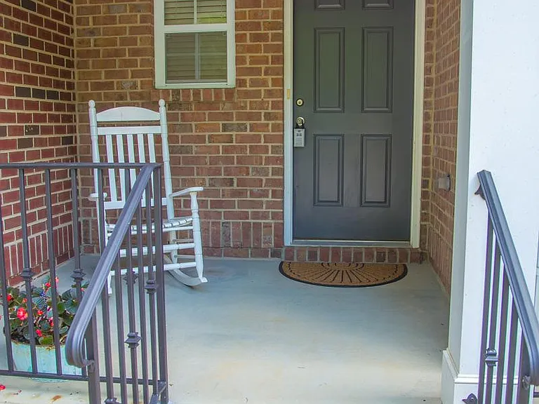 514 Sawcut Ln — Photo 2
