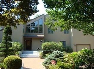 3 Schooner Ln, Hampton Bays, NY 11946