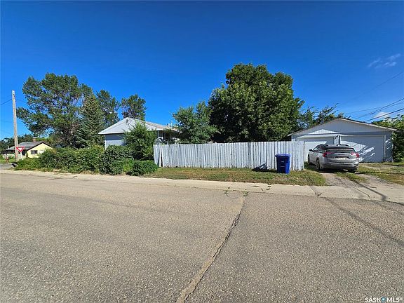 3rd image of 618 3rd STREET SE