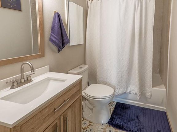 3rd image of 3851 Daisy St APT 11