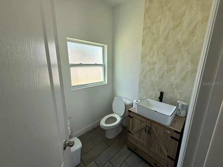 408 Finley Ave — Photo 7