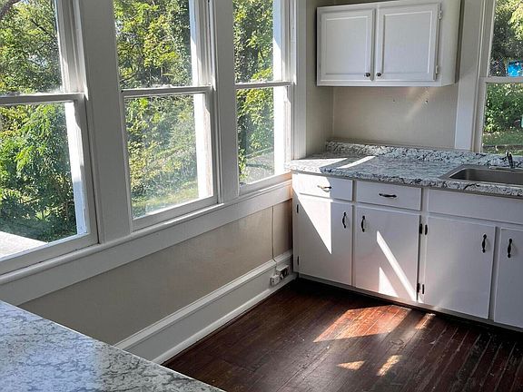 4th image of 1114 Stewart Ave SE