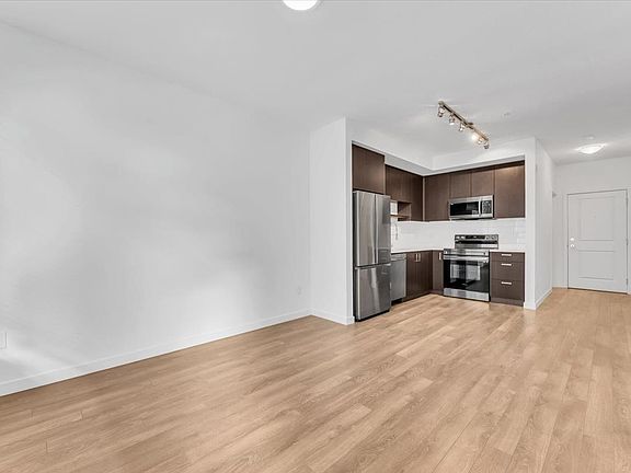 5th image of 15858 Fraser Hwy #0