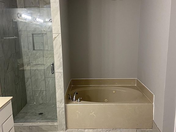 3rd image of 4978 Lake Villa Cv