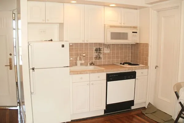 Rented by Steven Corcoran Real Estate | media 8