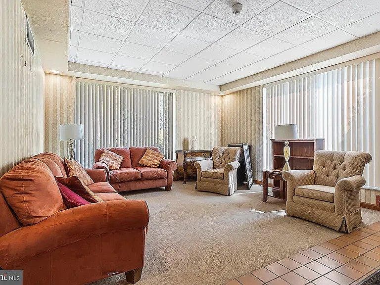 2nd image of 33 W Chester Pike APT C4