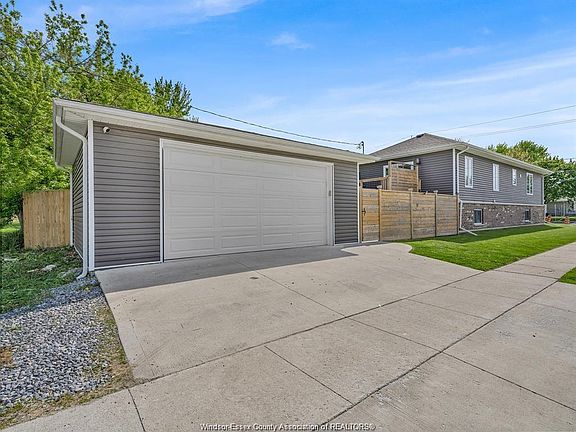 3rd image of 702 Lesperance Rd