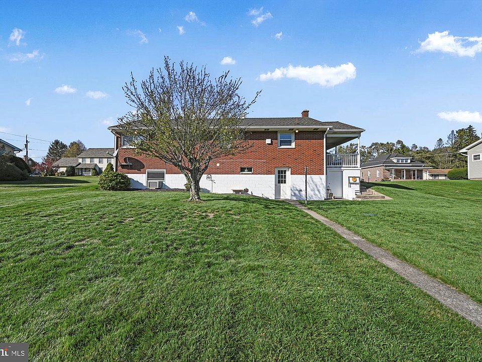 1443 W Maple St, Valley View, PA 17983 Zillow
