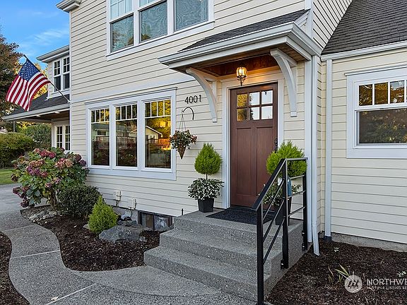2nd image of 4001 Soundview Drive W