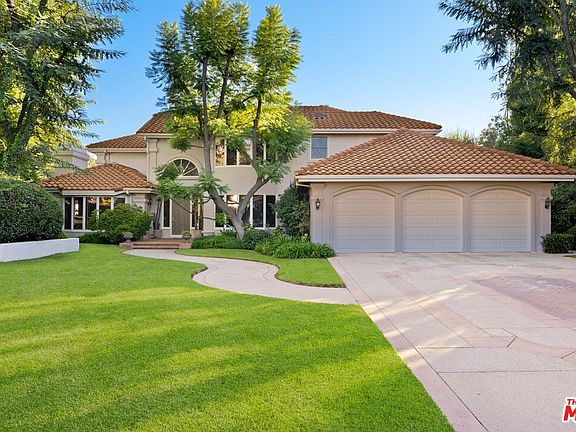 2nd image of 3011 Mountain Park Dr
