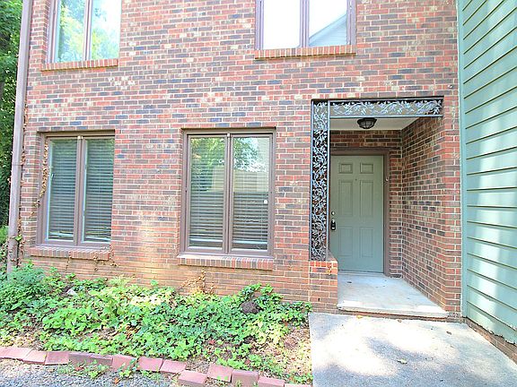 3rd image of 2528 Vail Ave APT C