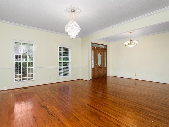 4th image of 40 Manor Pl