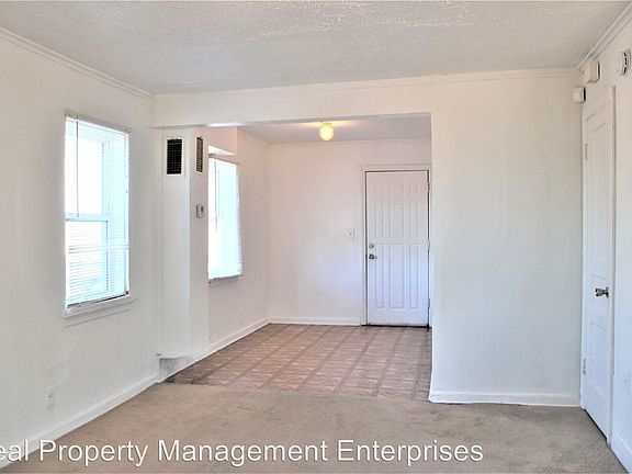 2nd image of 2813 N Lyons Dr