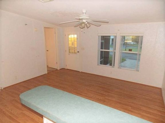 3rd image of 94 E Hampton Dr