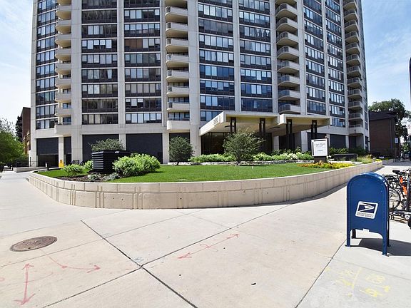 2nd image of 3930 N Pine Grove Ave APT 1615