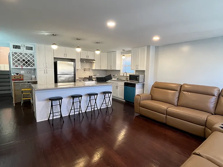3224 S Racine Ave — Photo 12