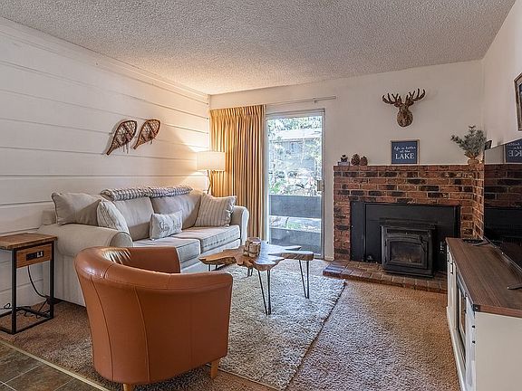 3rd image of 2499 Sierra Nevada Rd #R2