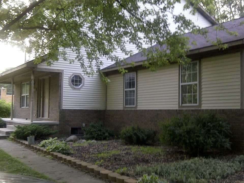 2nd image of 31720 Hull Rd