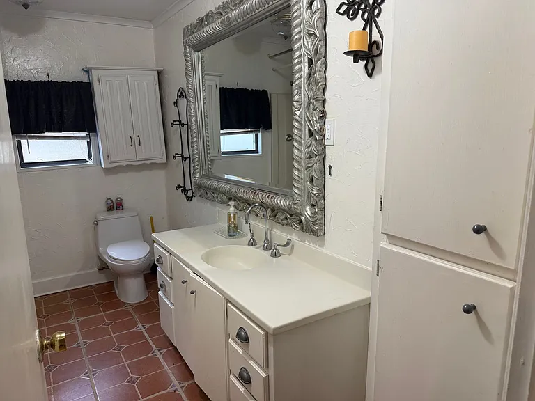 643 E South St — Photo 16