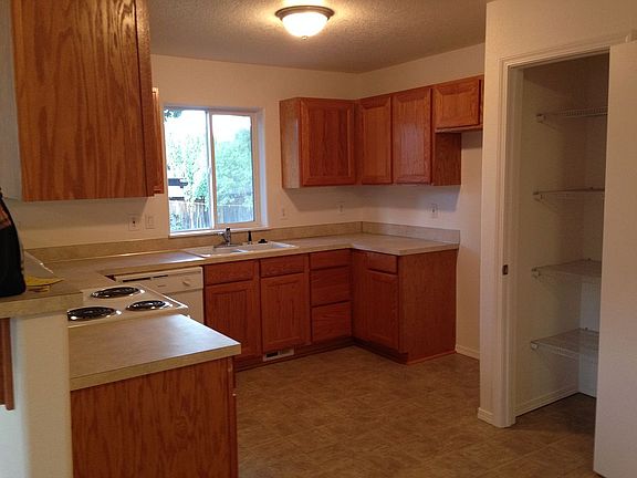 5th image of 4724 NE 101st Ave