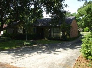 2801 Berry Ave, Groves, TX 77619