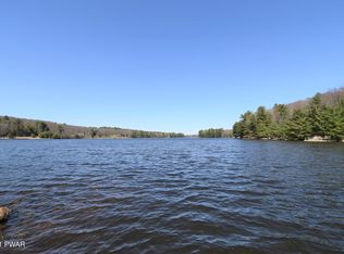 610 Twin Lakes Rd, Shohola, PA 18458