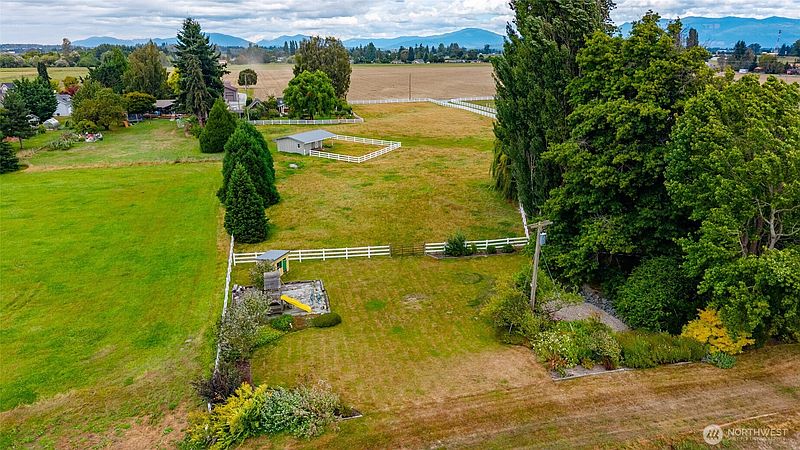 4th image of 16792 Dunbar Road