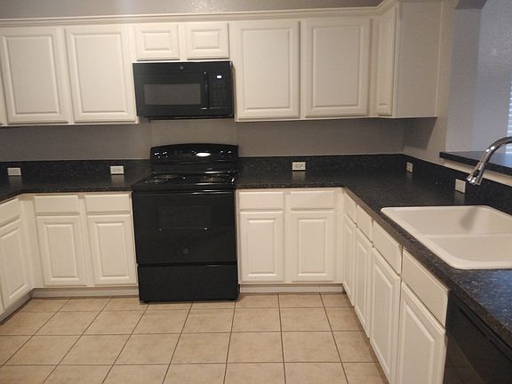 4th image of 2016 Charlotte Estates Dr