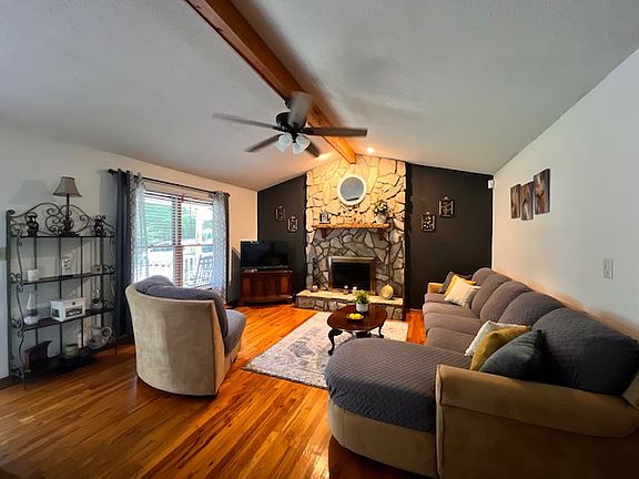 3rd image of 1631 Warwick Ct