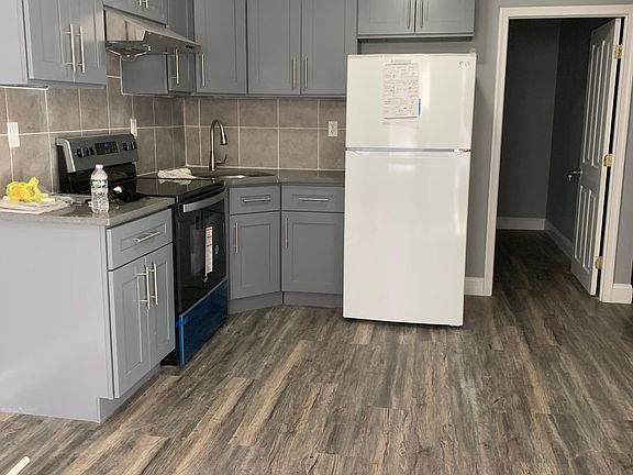 4th image of 2229 S 5th St Floor 1