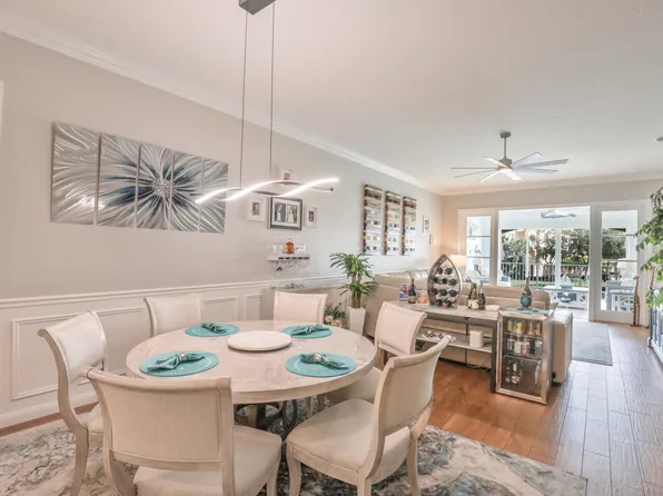 5 Harbour Isle Drive E #202, Fort Pierce, FL 34949