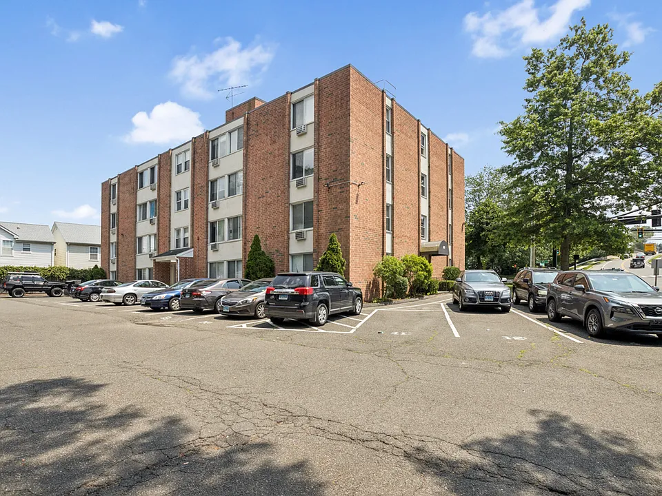 Maple Court Apartments