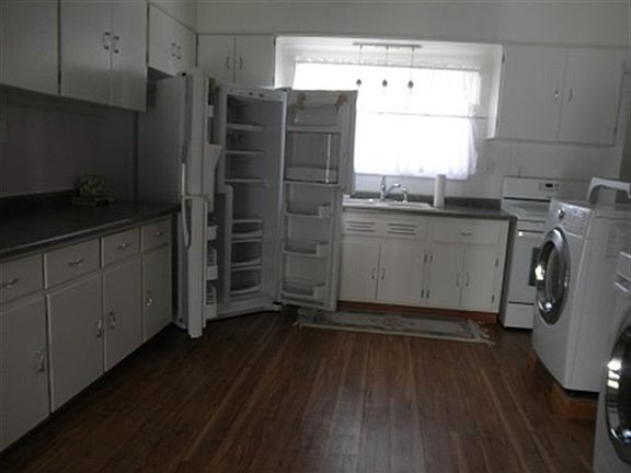 4th image of 926 Joliet St