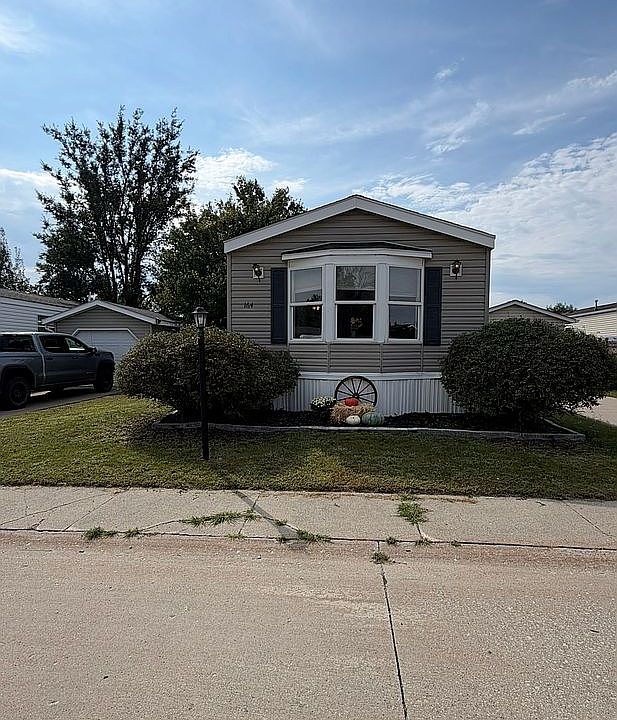 1st image of 164 Fountain View Dr