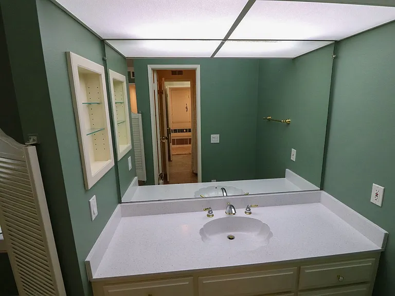 1050 Pacifica Dr — Photo 32
