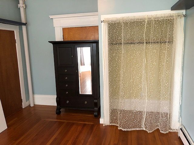 closet & Armoire