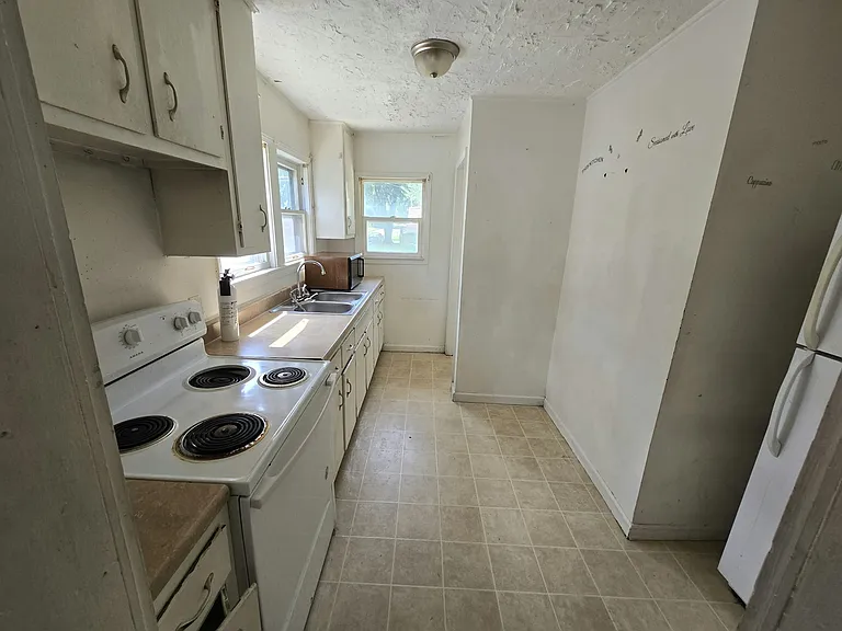 1363 E Johns Ave — Photo 5