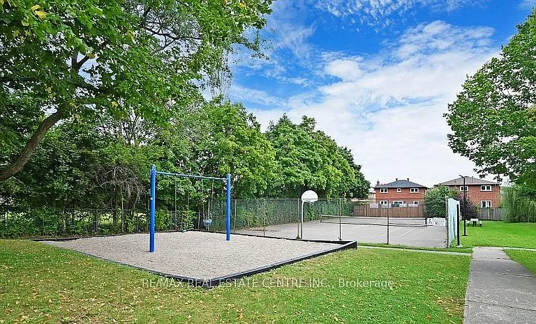 2542 Argyle Rd #5 — Photo 23