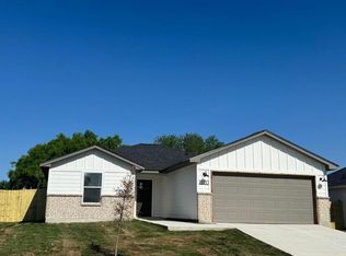 2100 Owens Ave, Three Rivers, TX 78071