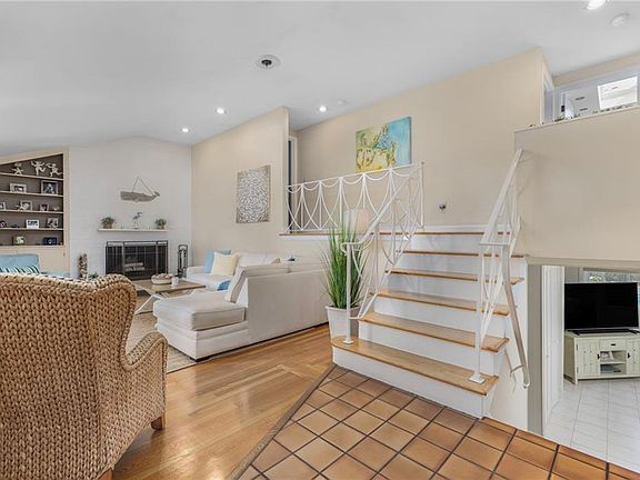 4th image of 77 Garden Hills Dr