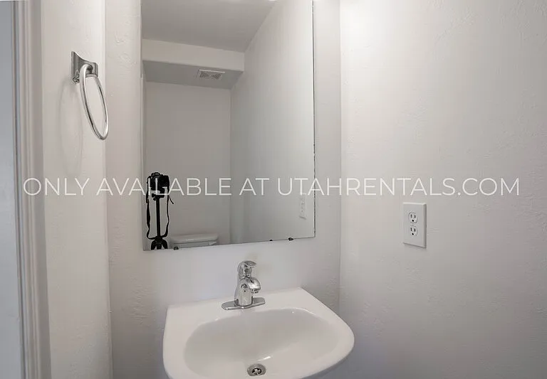211 Greenfield Cir #150 — Photo 15