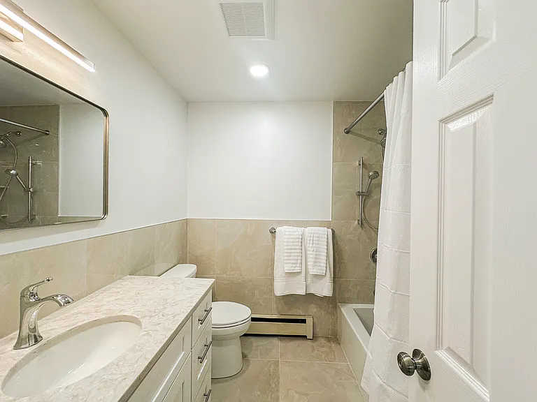 217 Rockland Ave — Photo 18