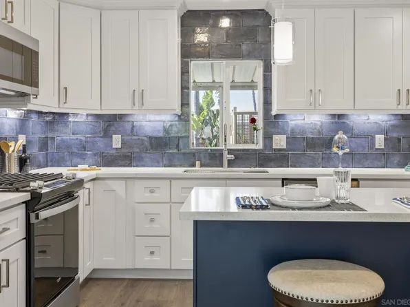 7102 San Bartolo St #11, Carlsbad, CA 92011