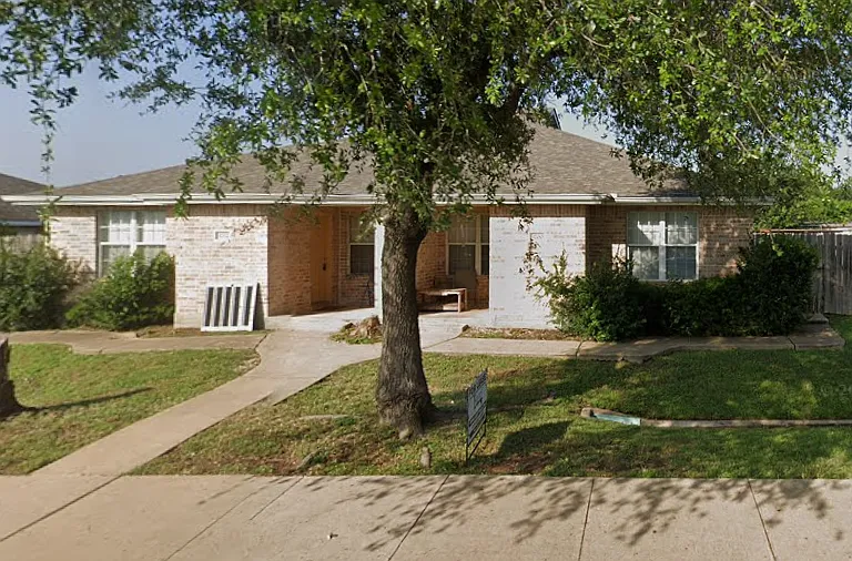 1700 S Dexter Dr — Photo 1