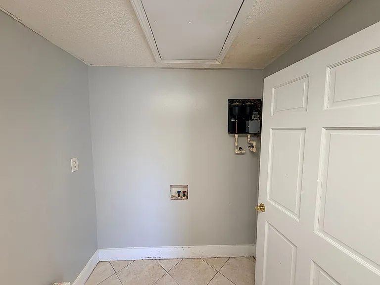 1005 Langdale Dr #B — Photo 10